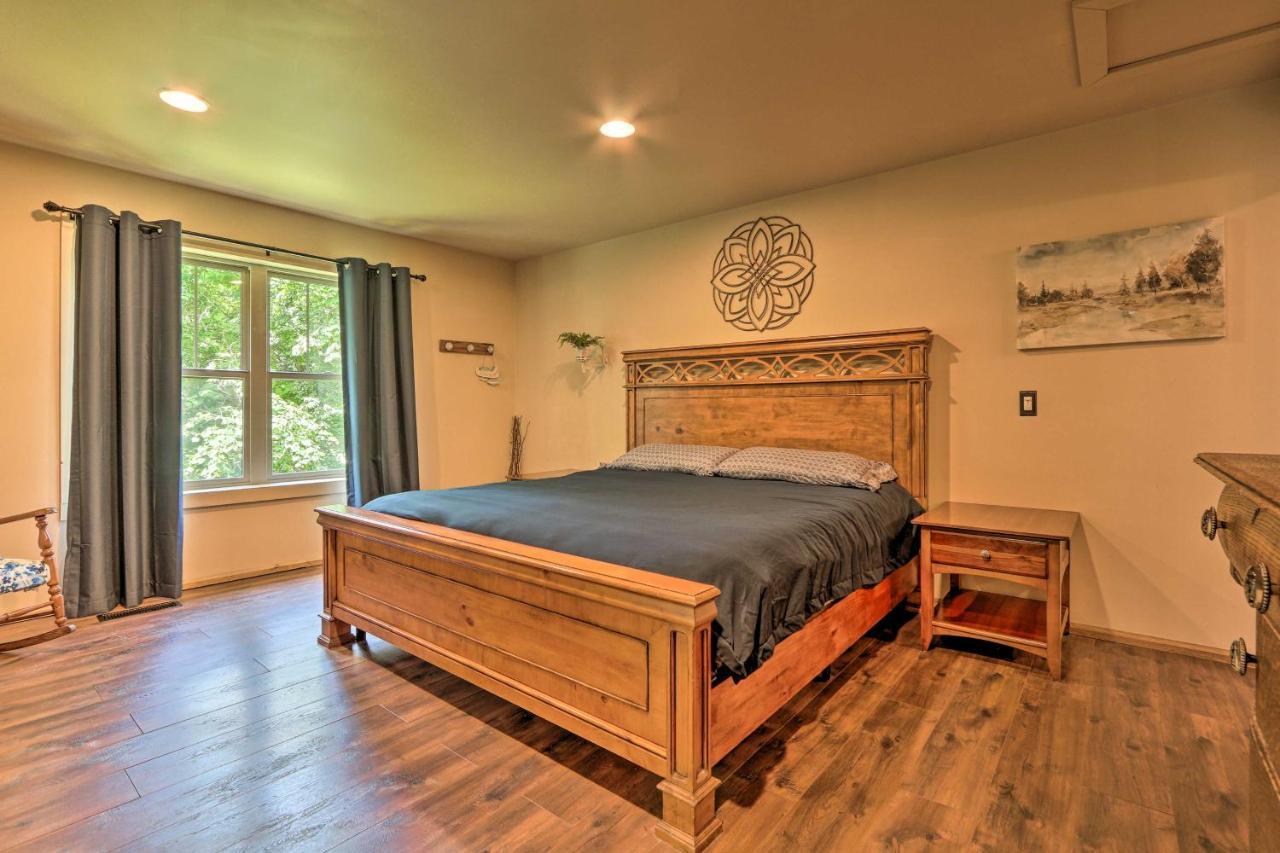Butler Cabin On 19 Acres With Hot Tub And Fire Pit! ภายนอก รูปภาพ