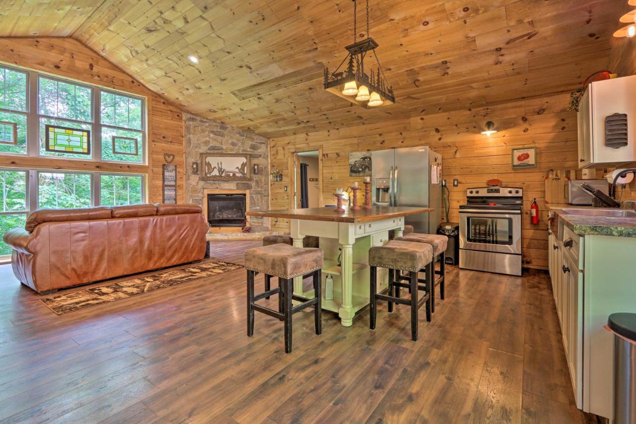 Butler Cabin On 19 Acres With Hot Tub And Fire Pit! ภายนอก รูปภาพ