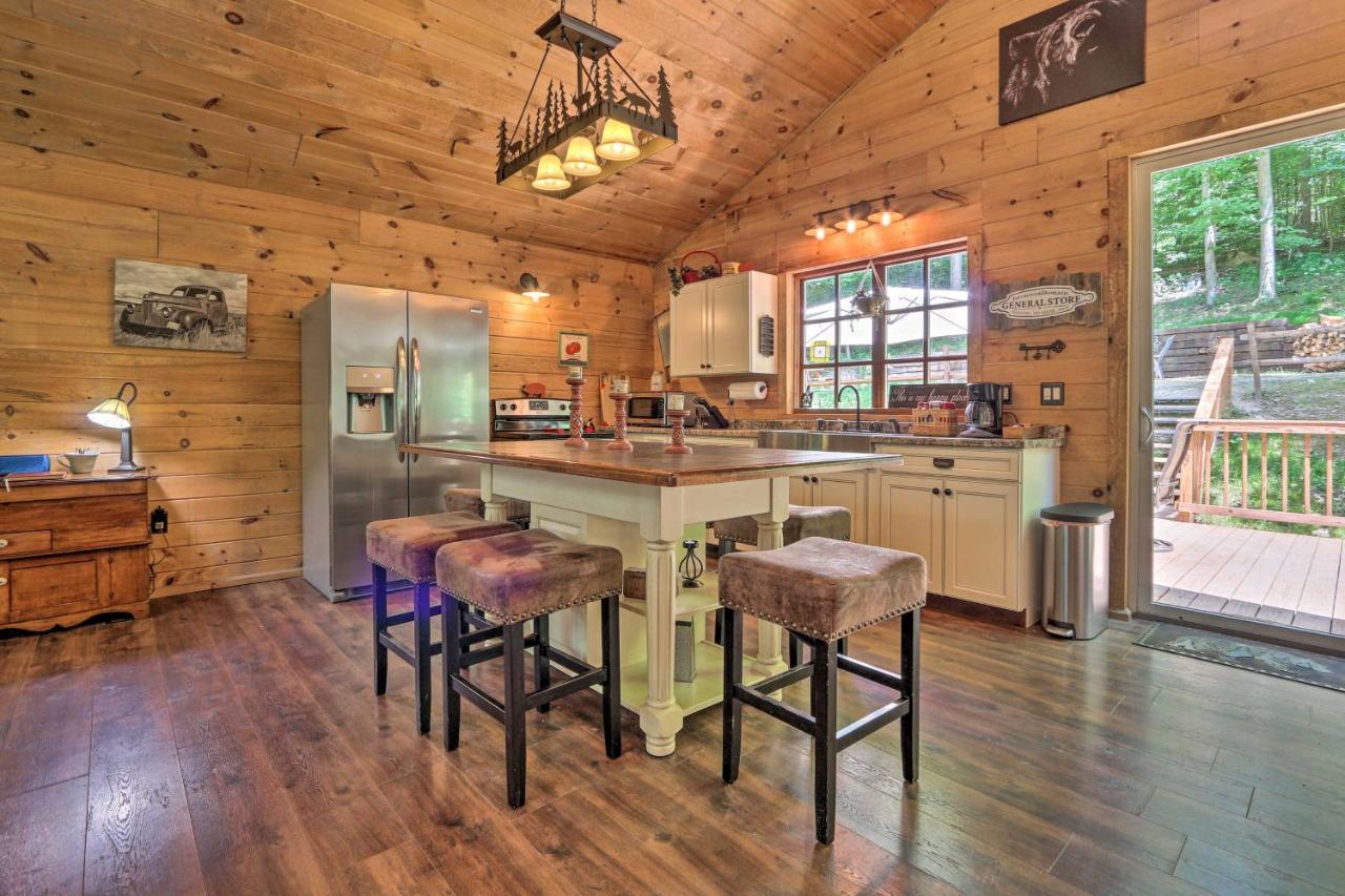 Butler Cabin On 19 Acres With Hot Tub And Fire Pit! ภายนอก รูปภาพ