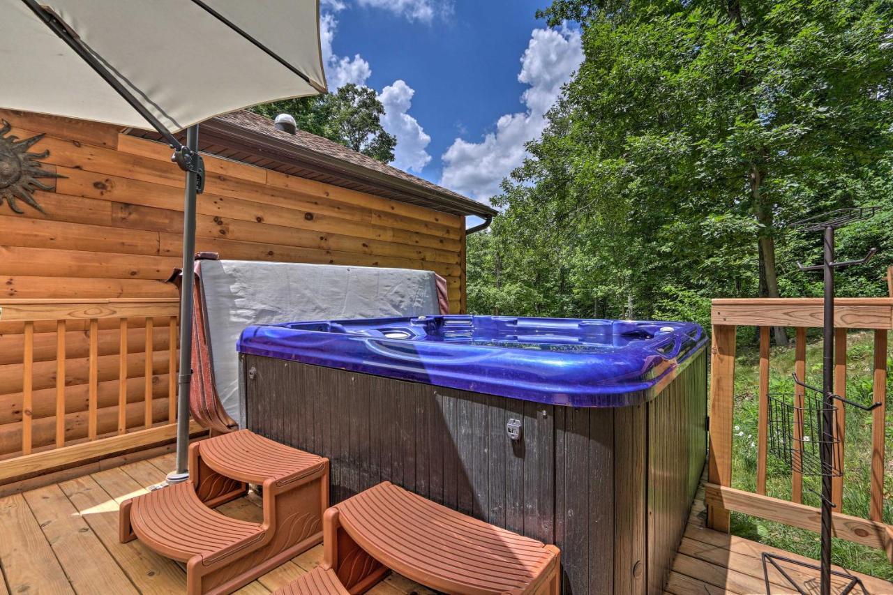 Butler Cabin On 19 Acres With Hot Tub And Fire Pit! ภายนอก รูปภาพ