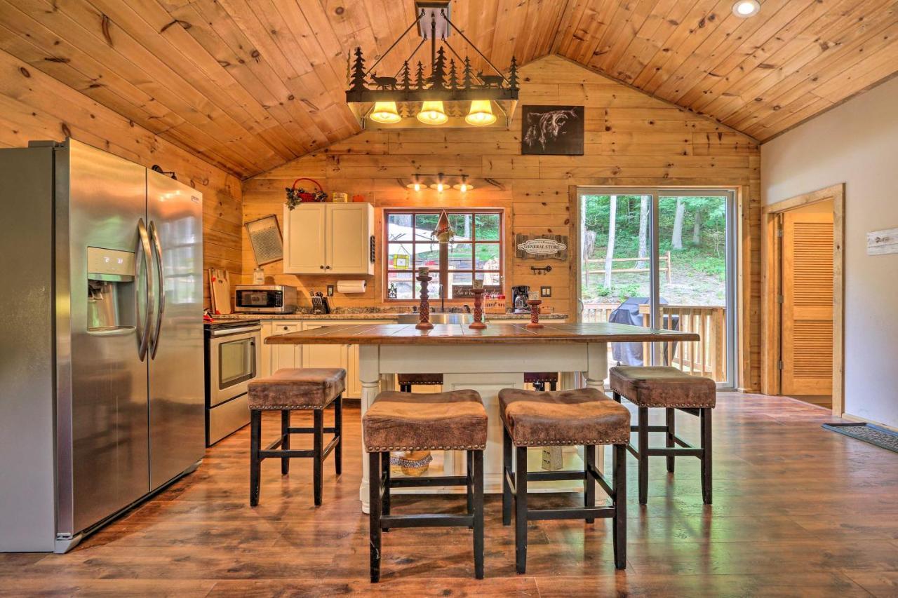 Butler Cabin On 19 Acres With Hot Tub And Fire Pit! ภายนอก รูปภาพ