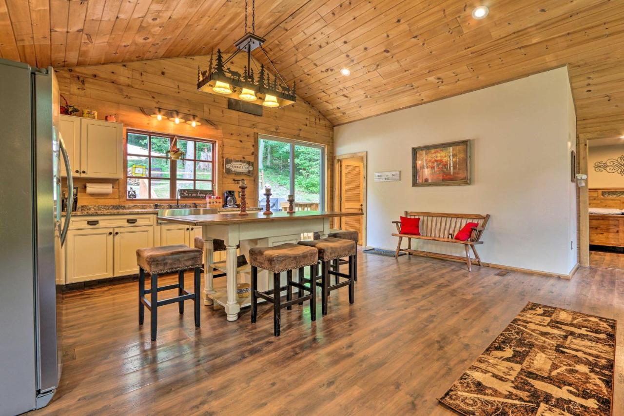 Butler Cabin On 19 Acres With Hot Tub And Fire Pit! ภายนอก รูปภาพ