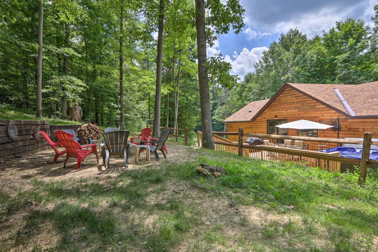 Butler Cabin On 19 Acres With Hot Tub And Fire Pit! ภายนอก รูปภาพ